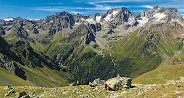 Gegenüber liegen die Gipfel des Kaunergrates auf dem Präsentierteller.