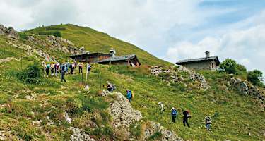 Wir sind auf einer beliebten Wanderroute über den Mont de la Saxe zum Refuge Bonatti
