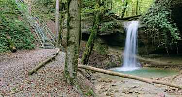 Auf dem Weg ins Rörlitobel stürzt der Bäntalbach über eine Nagelfluh-Geländestufe.