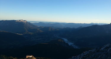 Blick zurück auf das Watzmannhaus und den Berchtesgadener Talkessel