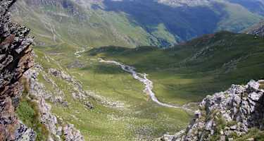 Auf dem „Weg der Quellen und des Wassers“ ist dieses Element allgegenwärtig