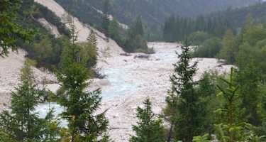 Abstieg durchs langgezogene Karwendeltal