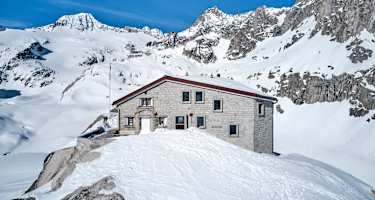 Die Albert-Heim-Hütte im Winter