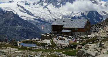 Die Almagellerhütte im Wallis