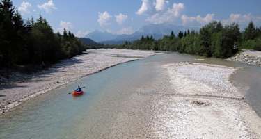 Beim Isarsteg bei Wallgau mit wunderbarer Bergkulisse