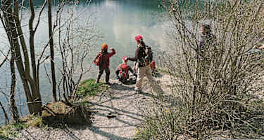Rast und Steinewerfen am Alatsee.