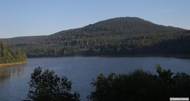 Der kleine Herrenwieser See wurde von eiszeitlichen Gletschermassen geschaffen.