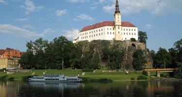 Burg Děčín und Hafenbecken
