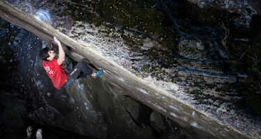 Kilian hakt „Bügeleisen“ 8b+ Stand-Start ab