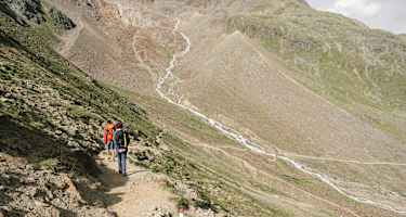 Auf- oder Abstieg von/zur der Breslauer Hütte