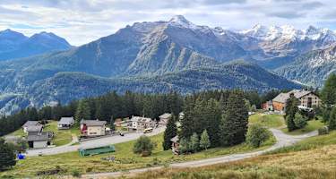 Schöner Blick auf die Tessiner Berge von Molare