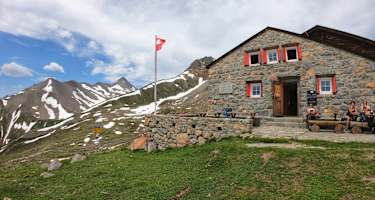 Die bewirtschaftete Chamanna d'Es-Cha.