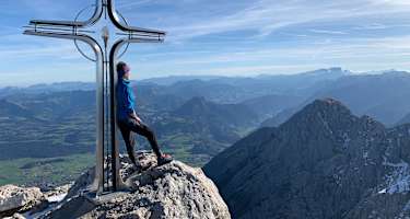 Vom Gipfel des Hohen Gölls genießt man eine herrliche Aussicht auf das Tennengebirge.