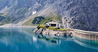 Die Douglasshütte am Lünersee