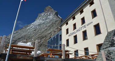 Die berühmte Hörnlihütte am Matterhorngrat