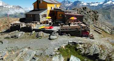 Am letzten Tag des Matterhorn Express verlässt man die Gandegghütte und wandert hinunter nach Zermatt.
