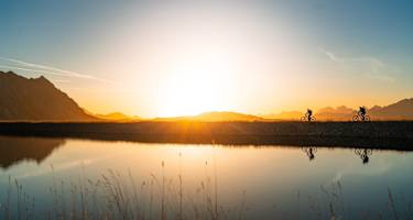 Sonnenuntergangsstimmung am Bergwiesentrail in Osttirol