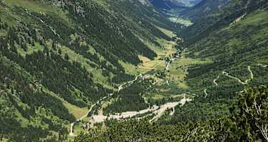 Blick hinaus ins Bergsteigerdorf Gschnitztal