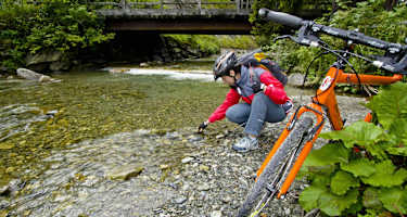 In den Hohen Tauern ist die Mur noch jung und klein.