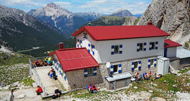 Die Fonda-Savio-Hütte ist das Ziel dieser Etappe.