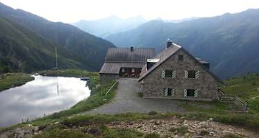 Aussichtsreich gelegen - die Friedrichshafener Hütte