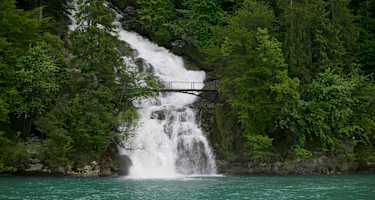 Die kraftvollen Giessbachfälle beim Brienzersee.