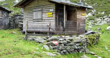 Huettl am Stoan im Kraspes