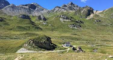 Die auf Schweizer Boden und im Silvrettagebirge stehende Heidelberger Hütte ist das Ziel vieler Wanderer, Bergsteiger, Kletterer sowie Schnee- und Skitourengeher.