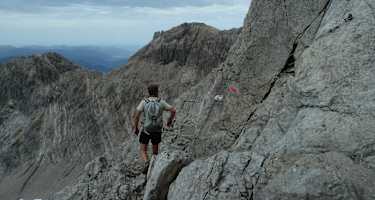Immer am Kamm entlang, zum Teil mit Seilversicherungen