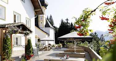 Terrasse und Kirche Heiligwasser