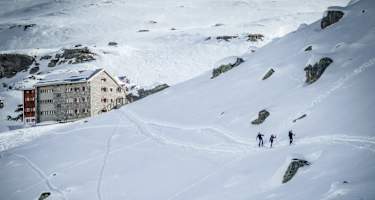 Die Jamtalhütte ist ein guter Stützpunkt für die zahlreichen Skitouren im Gebiet.