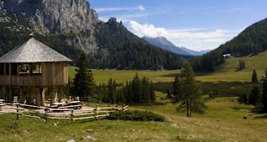 Die wunderschön gelegene Dümlerhütte