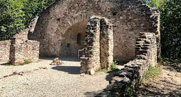 Die Kirche St. Peter in Altenburg reicht in das 6. Jh. zurück 