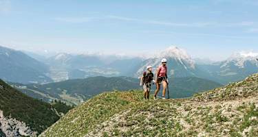 Am Wiesenabsatz in der Steigmitte kann man über den Notausstieg den Klettersteig verlassen.