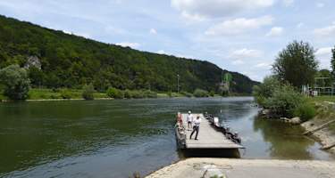In Matting gelangt man dank Seilfähre ans andere Donauufer.
