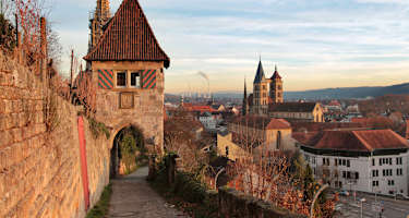 Esslinger Höhenweg und Beutau mit Weinbergen und historischer Altstadt von Esslingen.