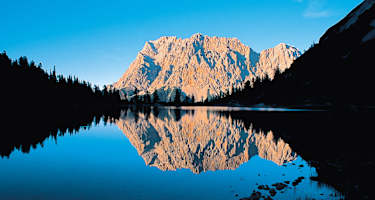 Magische Momente: Das Zugspitzmassiv spiegelt sich im Seebensee.