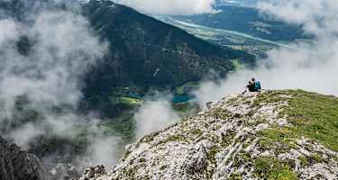 Unter dem Gipfel des Hochobir – Blick auf Wörthersse und Drautal