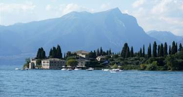 Schon bei der Anfahrt mit dem Linienschiff ist die „Nase des Napoleons“ zu erkennen.