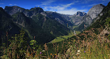Das Falzthurntal im Naturpark Karwendel - hinten rechts das Sonnjoch.