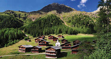 Oberstalleralm mit der Roten Spitze im Hintergrund
