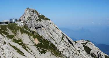 Hotel Pilatus-Kulm und Hotel Bellevue Kriens im Grenzbereich der Kantone Luzern im Westen und Nidwalden und Obwalden