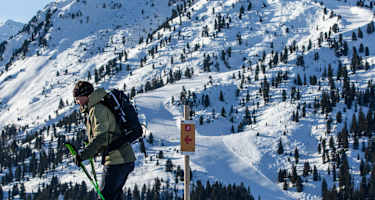 Die Pistenskitouren in Hochfügen sind gut gekennzeichnet.