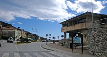 Capoliveri: Gemeindeamt am Kreisverkehr