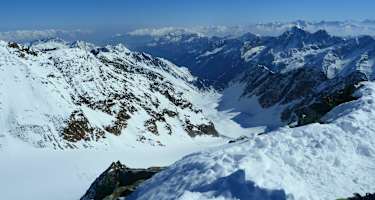 Aussicht von der Ruderhofspitze in Richtung Stubaital und Franz-Senn-Hütte