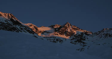 Das erste Sonnenlicht am Gipfel
