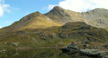 Ruhig und abgeschieden bettet sich der Wildsee in die Kreuzeckgruppe ein.