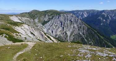 Weg vom Schneealpenhaus abwärts.