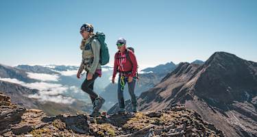 Am Spielmann-Grat mit Blick Richtung Süden ins Mölltal. Rechts der Gipfel der Racherin, dahinter die Schobergruppe.