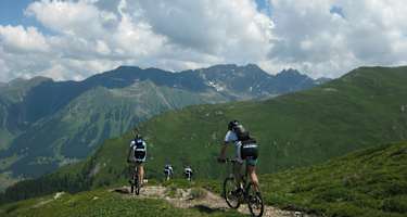 Der lockere Aufstieg und die rasante Abfahrt versprechen Spass für alle.